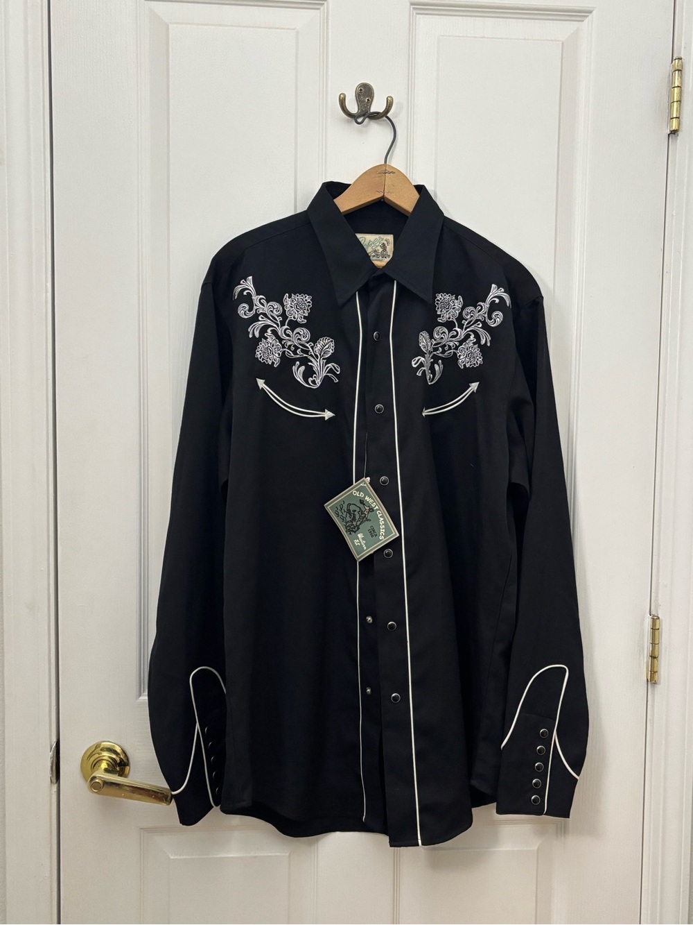 NWT Roper Old West Classics Men’s L Black Embroidered Pearl Snap Shirt